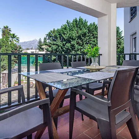 Lovely And Spacious 3-bedroom Apartment, 150m Walk To The Apartment
