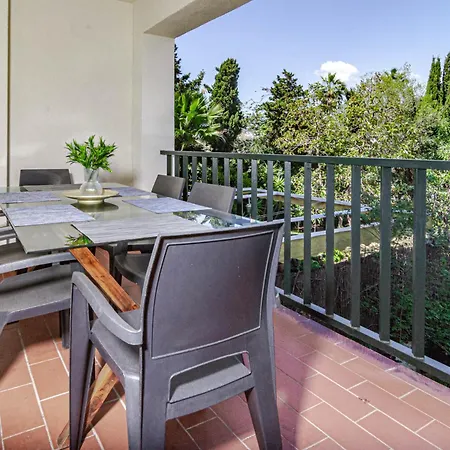 Lovely And Spacious 3-bedroom Apartment, 150m Walk To The Appartement Marbellac