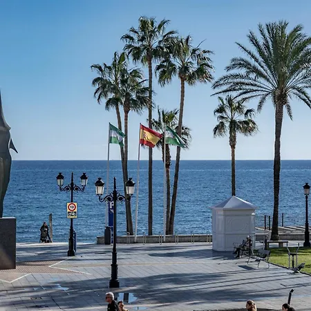 Appartement Lovely And Spacious 3-bedroom Apartment, 150m Walk To The *