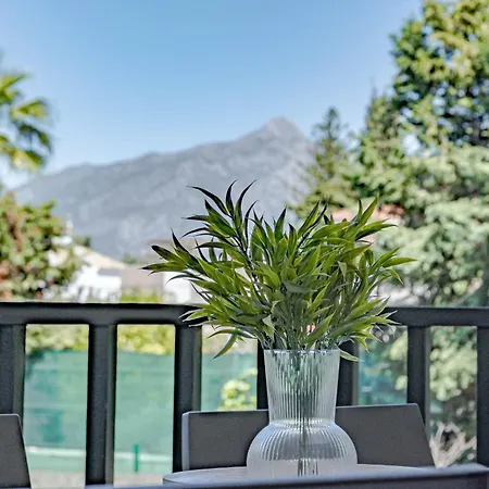 Lovely And Spacious 3-bedroom Apartment, 150m Walk To The * Marbellac