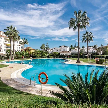 Lovely And Spacious 3-bedroom Apartment, 150m Walk To The Appartement